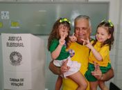 Alfredo Gaspar vota em Maceió e espera “grande vitória” de Flávio Bolsonaro em AL