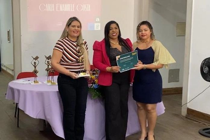 Escritora arapiraquense Carla Emanuele é homenageada no Prêmio Mulheres que Escrevem Alagoas - Secult.
