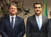 Tarcísio Freitas e JHC