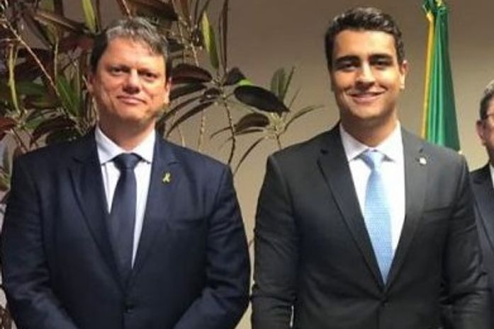 Tarcísio Freitas e JHC