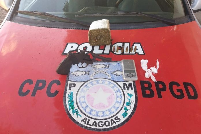 Polícia prende homens acusados de assaltos e tráfico de drogas no Salvador Lyra