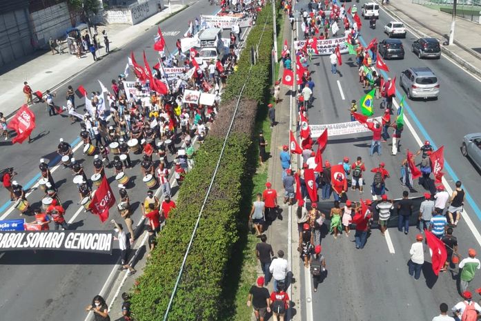 Ato reúne manifestantes contra governo Bolsonaro nas ruas de Maceió; veja vídeo