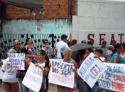 Servidores ativos e inativos protestam em Atalaia