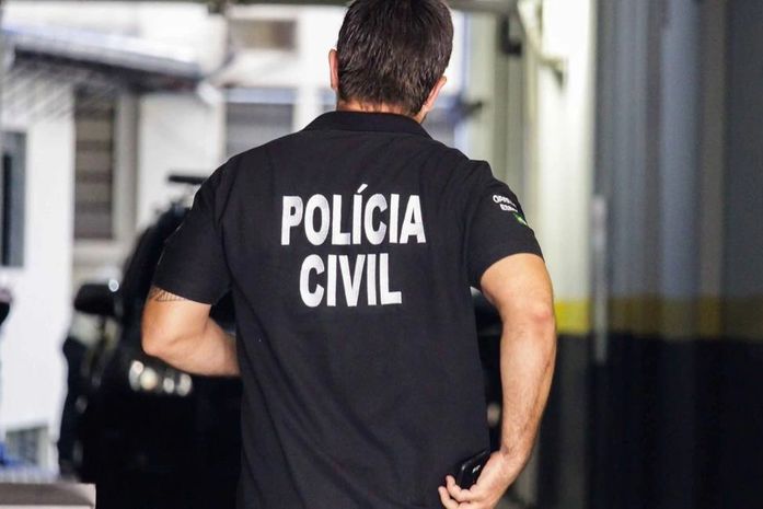 Investigações identificaram grupos que vendiam assinaturas clandestinas de TV .