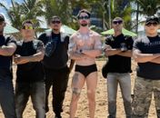 Rico Melquiades aparece cercado por cinco seguranças em praia de Maceió