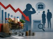 Famílias brasileiras seguram gastos diante de incertezas no mercado de trabalho e intenção de consumo cai 0,6%