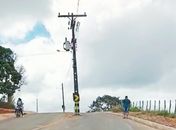 MP instaura procedimento após vídeo mostrar postes instalados no meio de rodovia em AL