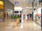 Confiança do comércio recua 1,5 ponto em setembro, diz FGV