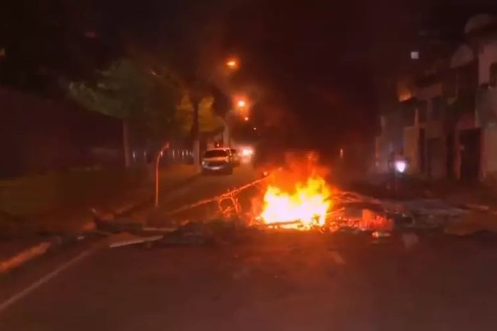 Moradores do Bom Parto fecham dois trechos da Av. General Hermes em mais um protesto contra a falta de água