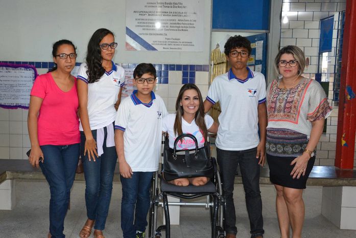 Projeto 'Ver Bem' atende estudantes com doação de óculos