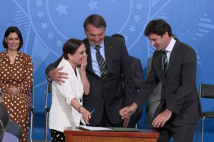 Regina Duarte durante assinatura do termo de posse no Palácio do Planalto.