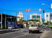 Avenida Walter Ananias recebe nova sinalização