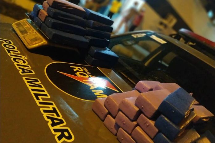 Suspeito fez compartimento secreto em carro para transportar 63 barras de maconha em Maceió