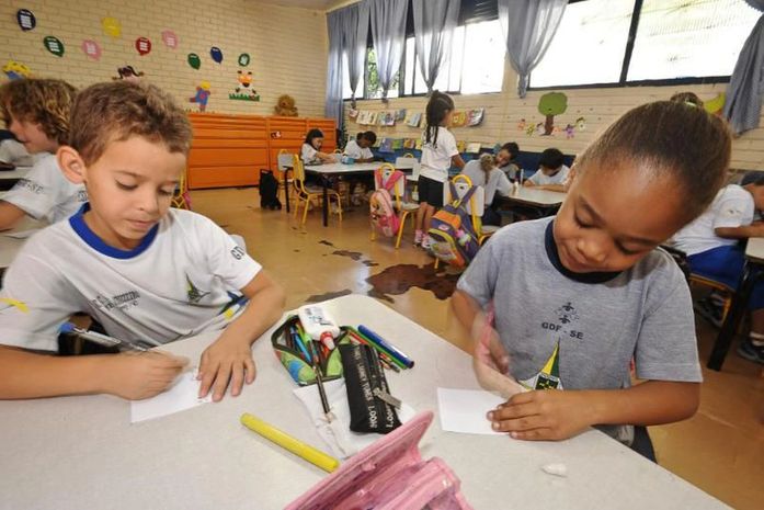 Escolas públicas sofrem com baixa qualidade do ensino de inglês