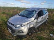 Veículo capota na AL-101 em São Miguel dos Campos
