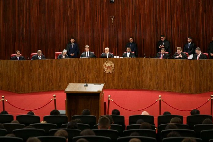 MPE pede condenação de Bolsonaro por reunião com embaixadores