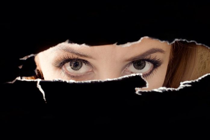 Projetos endurecem punição para a prática de stalking, a perseguição obsessiva