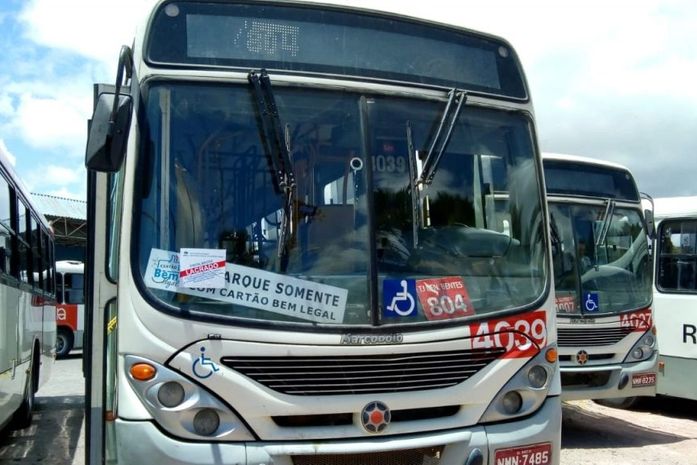 Equipes da SMTT recolhem 15 ônibus irregulares