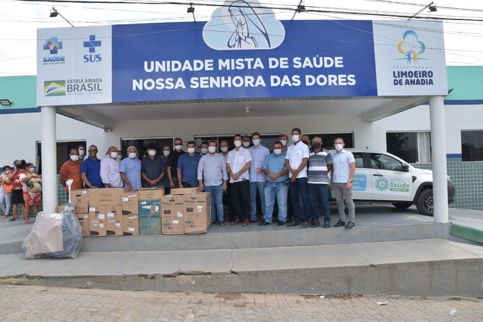 Prefeito Marlan Ferreira realiza entrega de carro e vários equipamentos na Unidade Mista de Saúde Nossa Senhora das Dores em Limoeiro de Anadia
