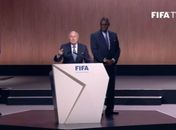 Blatter é reeleito presidente e terá mais quatro anos à frente da Fifa