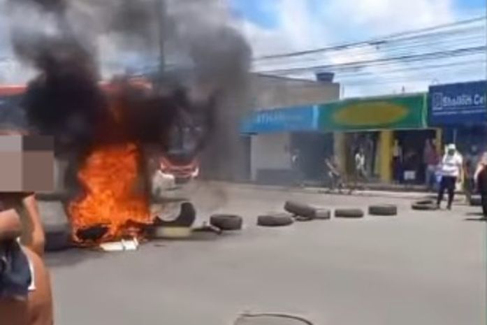 Moradores do Benedito Bentes bloqueiam avenida em protestam contra falta d’água
