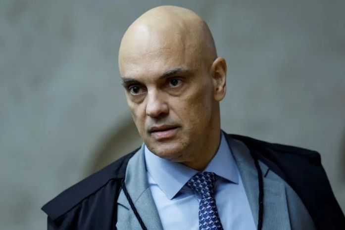Moraes paralisa julgamento sobre revista íntima em presídios e manda análise para plenário físico