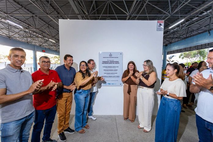 Delmiro Gouveia 72 anos: Ziane Costa entrega Terminal Rodoviário revitalizado e novos veículos para Agricultura e SMTT
