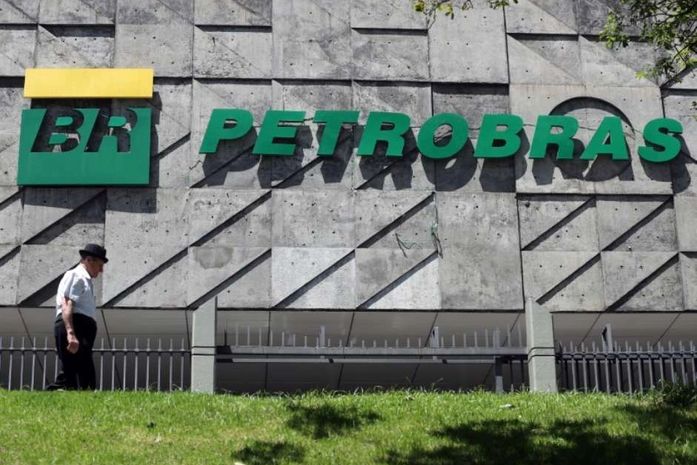 Petrobras confirma alta de 10% no preço da gasolina