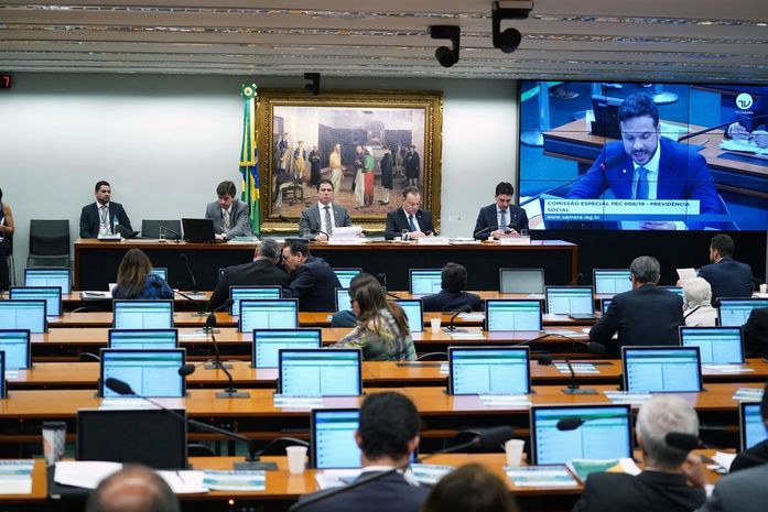 Deputados fazem reivindicações na comissão da Reforma da Previdência