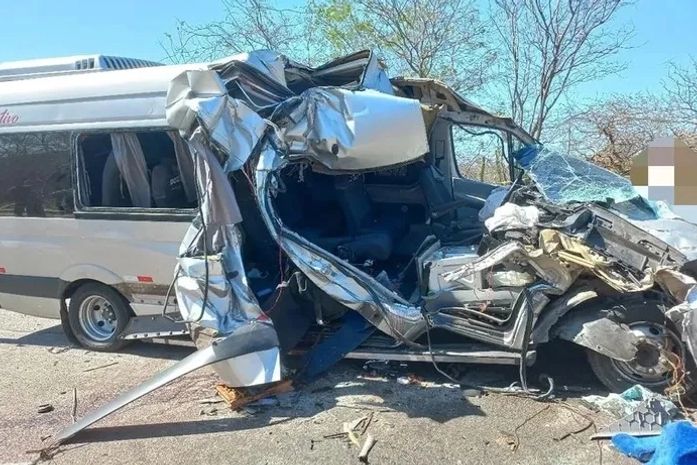 Identificadas vítimas fatais de acidente com van que retornava de velório ocorrido em Arapiraca