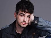 O cantor paulista passa pela cidade com show em prol da instituição Pata Voluntária