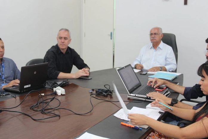 Teófilo se reune com a Caixa Economica para discutir execução de obras em Arapiraca