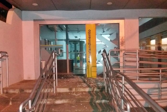 Bandidos explodem agência bancária em Igreja Nova