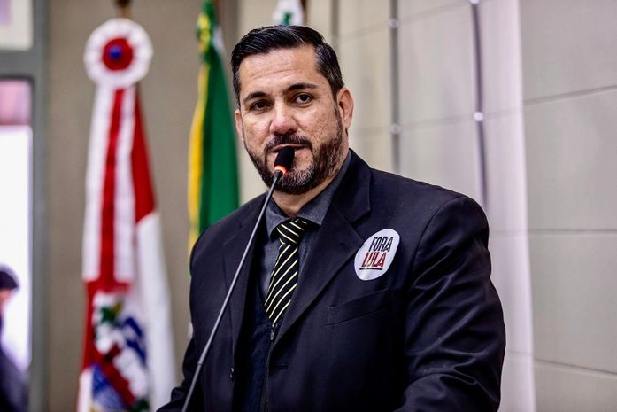 Câmara de Maceió aprova requerimento de Leonardo Dias que solicita à bancada alagoana adesão à CPMI que investiga atos de vandalismo em Brasília