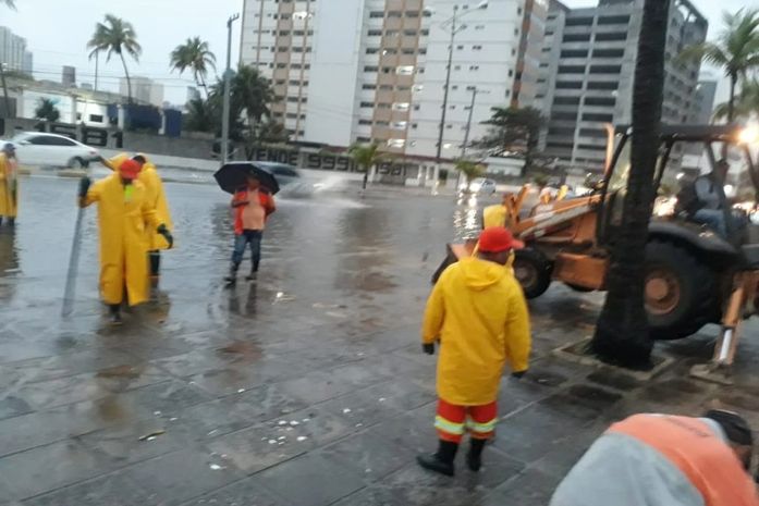 Equipes da Seminfra atuaram nas ruas do Centro