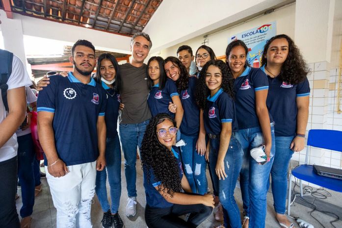 Rafael Brito propõe Pé-de-Meia para todos os alunos do ensino médio público