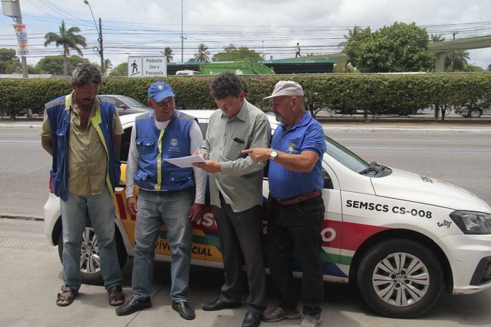 Agentes fiscalizam publicidade irregular e poluição visual