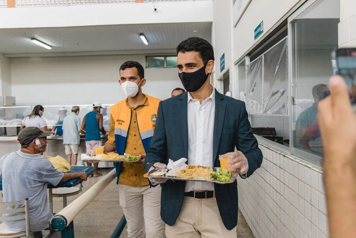 Em visita ao Restaurante Popular de Maceió, prefeito JHC e anuncia ampliação da capacidade