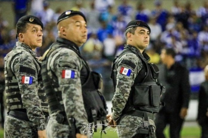 Policiais militares no Rei Pelé