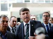 Presidente Jair Bolsonaro fala com jornalistas após reunião no Ministério da Economia