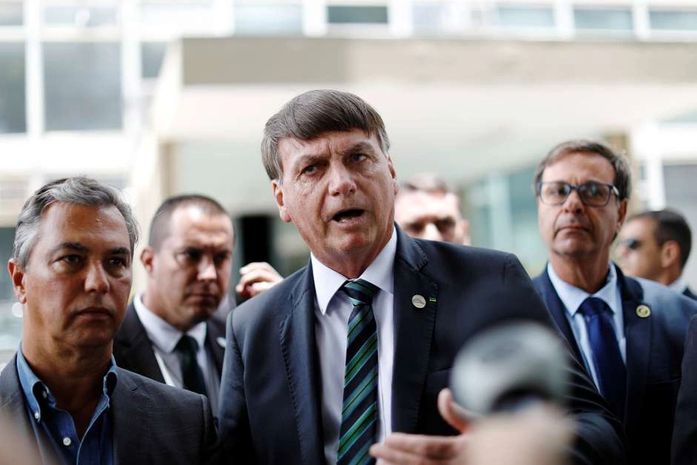 Presidente Jair Bolsonaro fala com jornalistas após reunião no Ministério da Economia