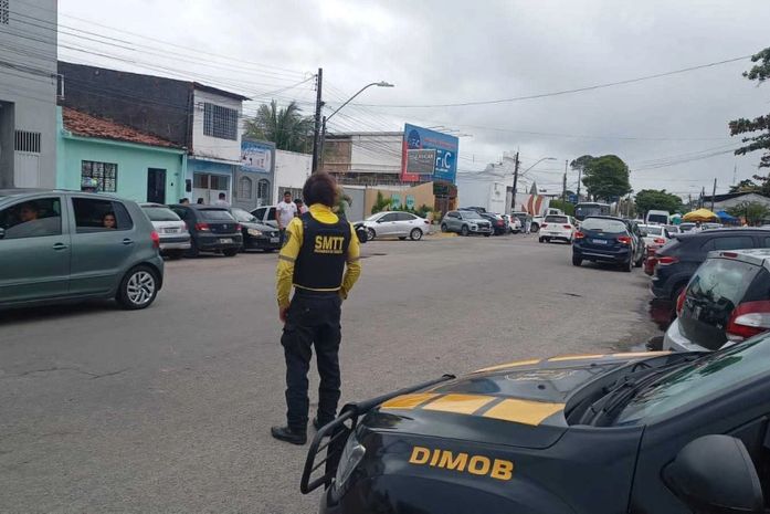 Bienal: DMTT coíbe reserva de vagas por flanelinhas no entorno do Centro de Convenções