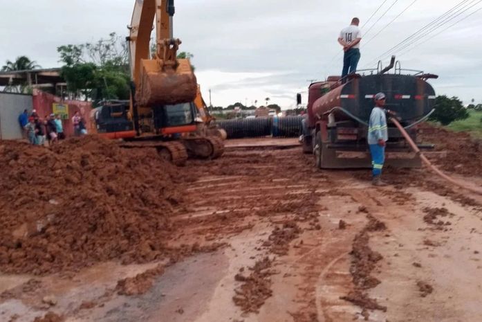 Serviço de retenção de águas de lagoa próxima a AL-220 em Arapiraca é iniciado pelo DER