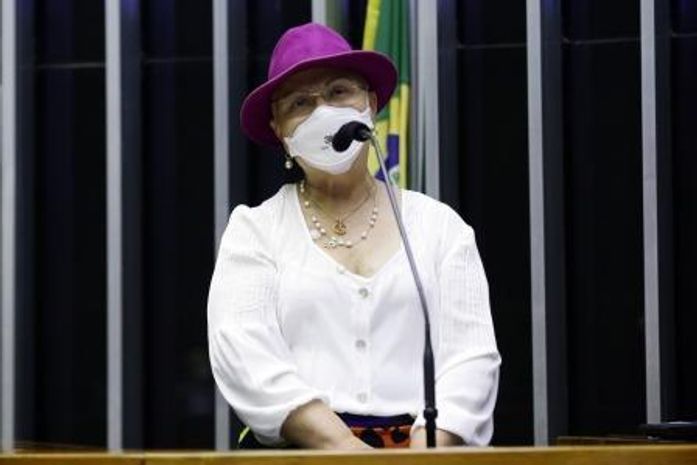 Tereza Nelma aprova na Câmara garantia de acessibilidade nas praias e nos supermercados