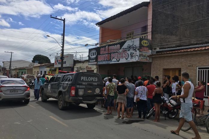 Ex-presidiário é executado a tiros em oficina mecânica, em Arapiraca