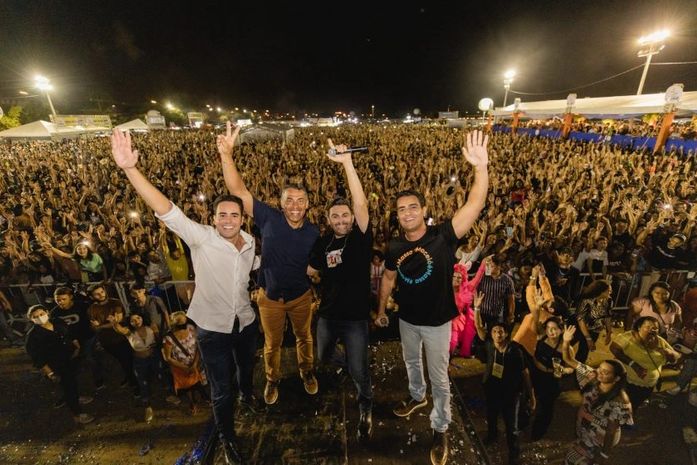 Prefeito JHC entrega Rota do Mar em festa com mais de 70 mil pessoas