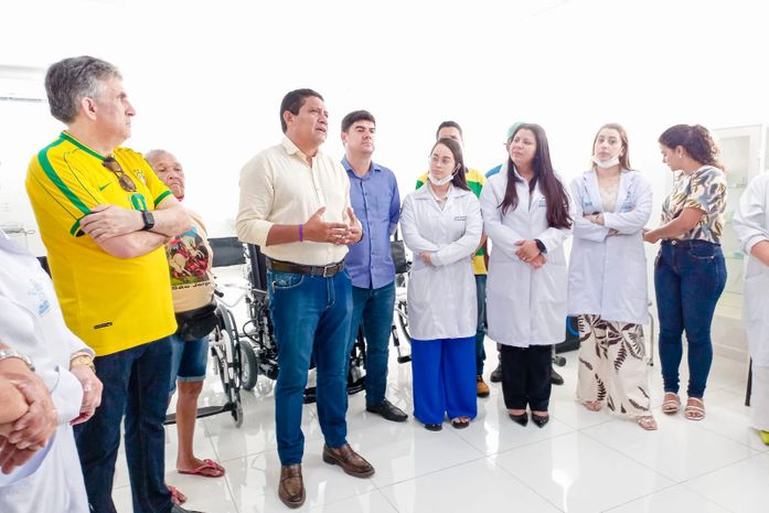 Humanização: prefeito Júlio Cezar entrega aparelhos ortopédicos para pacientes do Credefipi