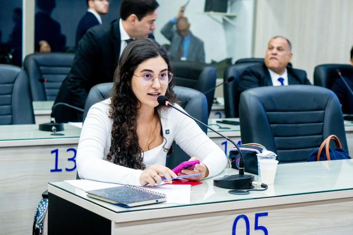 No Dia do Orgulho LGBTQIAP+, Teca Nelma denuncia apagamento de políticas públicas e reafirma compromisso com a causa
