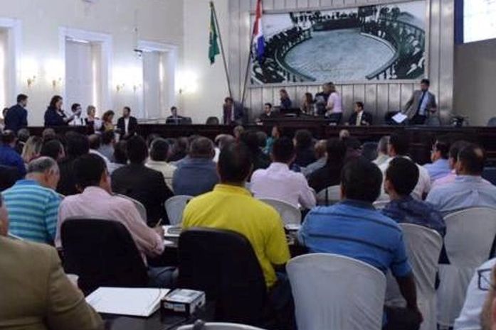 Parlamentares se comprometem a evitar criação de leis que atrapalham comércio
