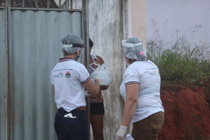 Assistência Social de Santana do Mundaú realiza entrega de refeições para crianças e adolescentes do CRAS